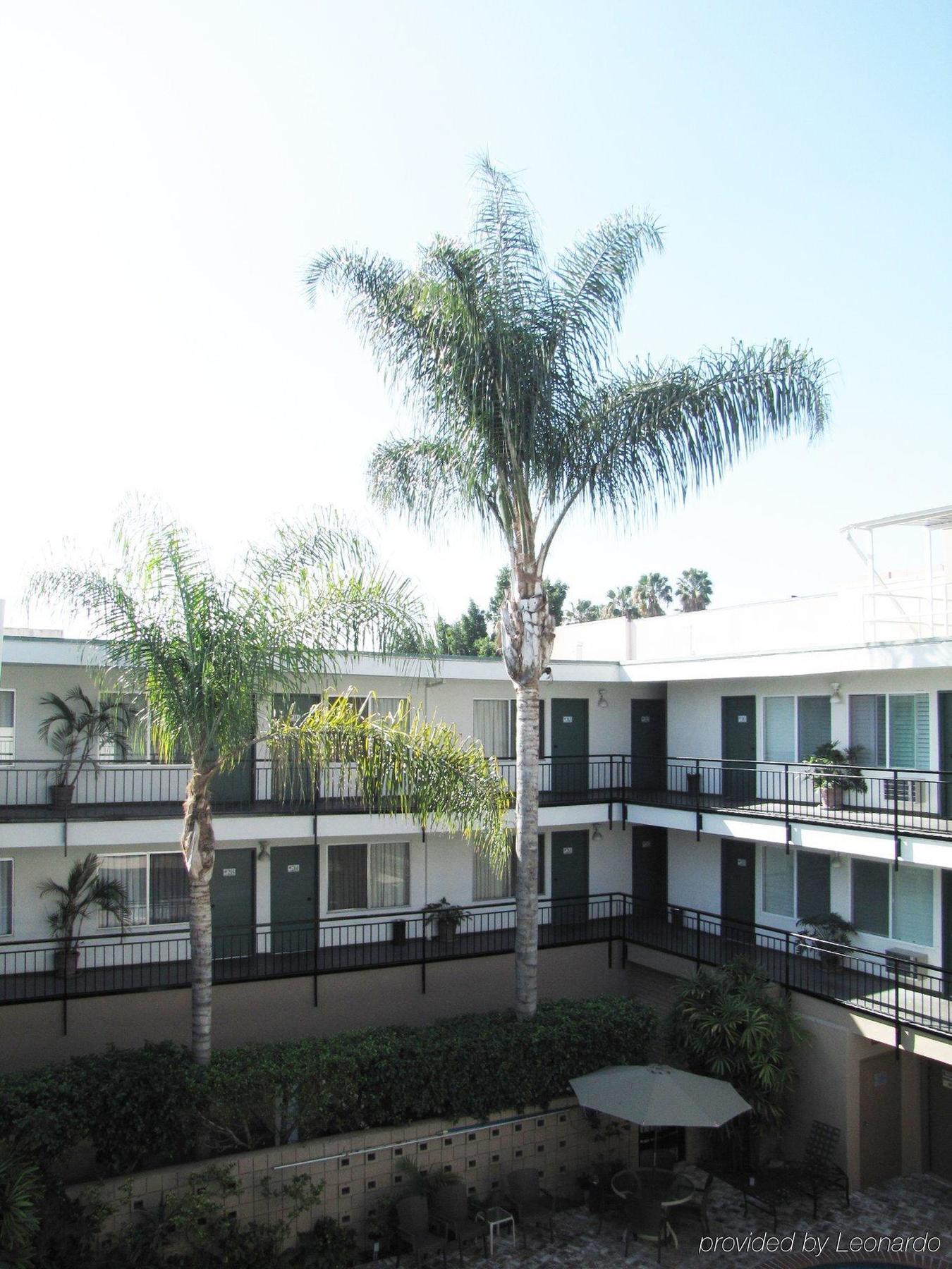 Dunes - Wilshire Hotel Los Angeles